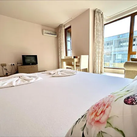 Bay - Menada Apatments *