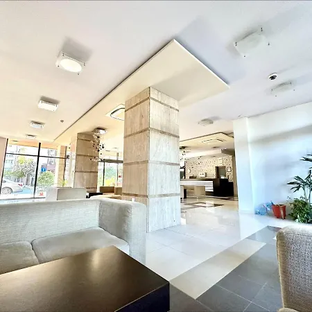 Bay - Menada Apatments 포마리