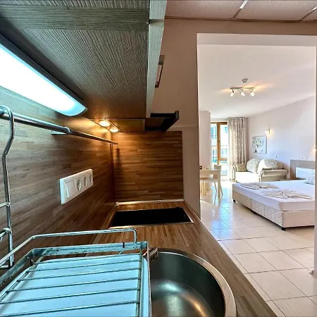 Bay - Menada Apatments 포마리